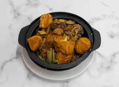 Fried Fish Head with Hot Pot