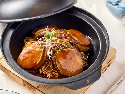 Stir-fried Noodle with Abalone and Spring Onion