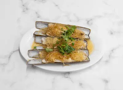 Steamed Scallops with Minced Garlic and Chinese Vermicelli (4 pcs)